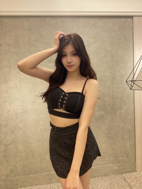 Amazing 前桃心挖洞肩帶可調 超高磅數有罩杯 集中效果爆炸好 搭配西裝外套 化身OL高管❤️❤️❤️