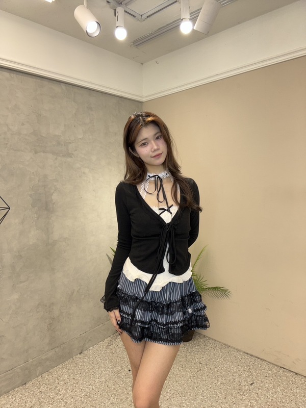 甜酷拼接感三件套裙裝 白色蕾絲領口+綁帶設計,增添浪漫小女人氣息