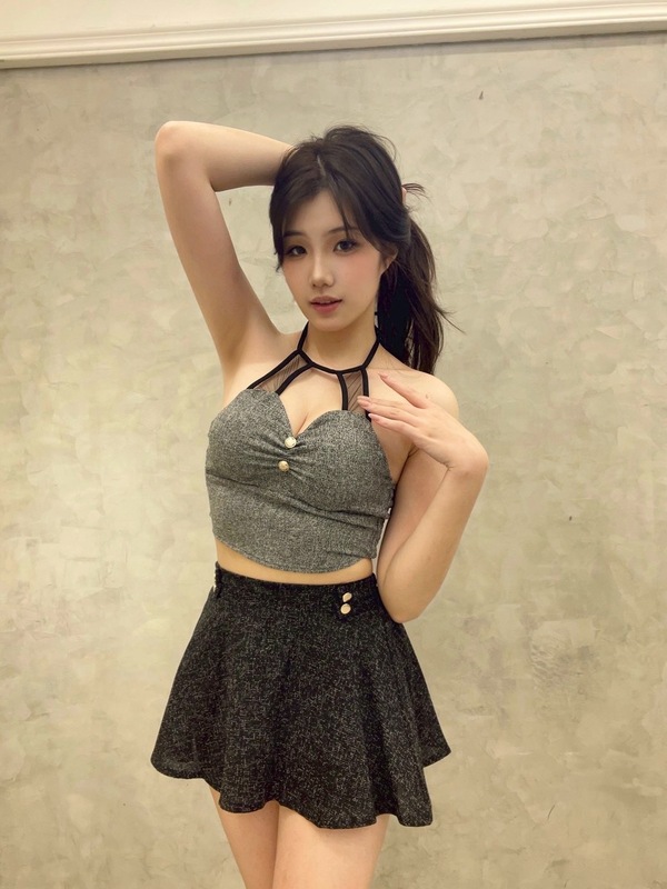 Amazing 雙金釦繞脖綁帶馬甲 前雙接紗美胸效果超好 集中托高💕💕💕💕 氣質辣妹標配❤️❤️ 回頭率超高🐶🐶