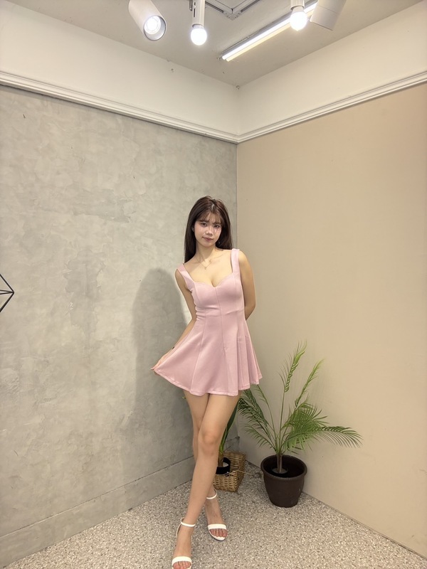 寬帶桃心美胸收腰傘襬洋