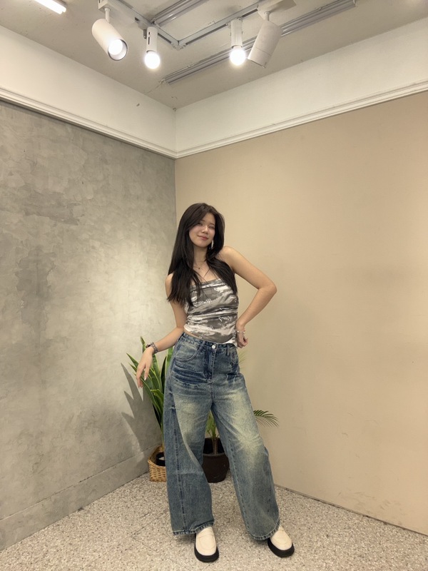 彎刀牛仔寬褲 時下流行的彎刀褲