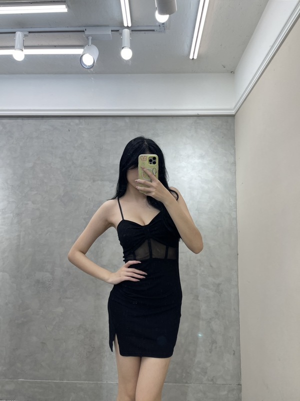amazing.com.tw 甜酷女神小洋裝 一件就能穿出純慾感氛圍。