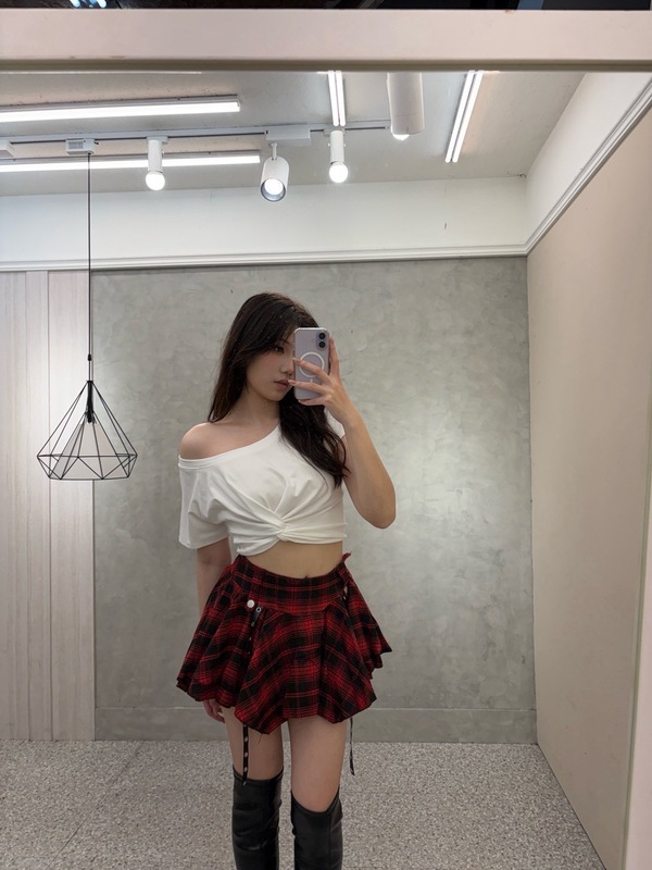 下擺不規則個性辣妹款 格子卯釘皮件 前後霧銀釦 超個性辣辣