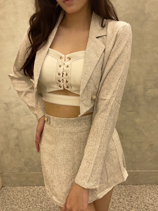 左右各單金釦後彈性A字香香褲裙 有安全褲～隨便來雙跟鞋都很厲害