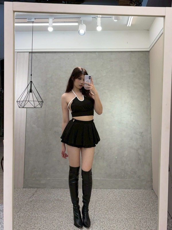 超熱賣款～繞脖後綁帶 前桃心罩杯側胸加邊條 泳裝式造型超辣馬甲後拉鍊 搭低腰牛仔褲～包裙或是配