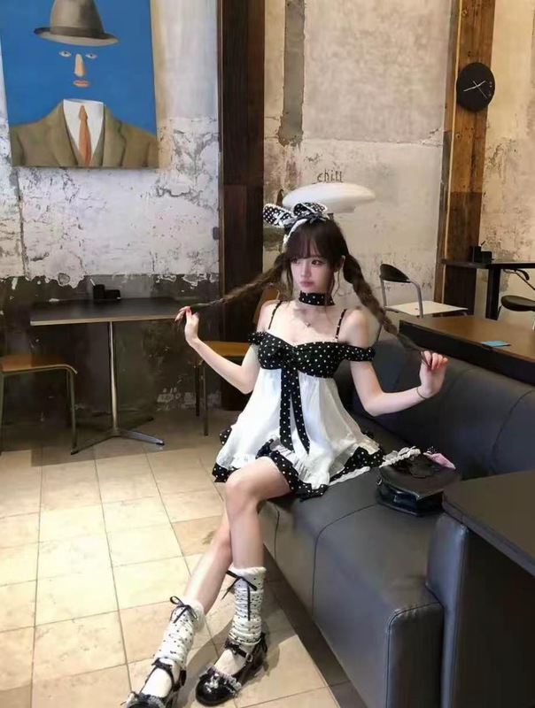 Amazing 點點細肩帶~ 前蝴蝶結一字領 超級小甜妹 超可愛小羅莉