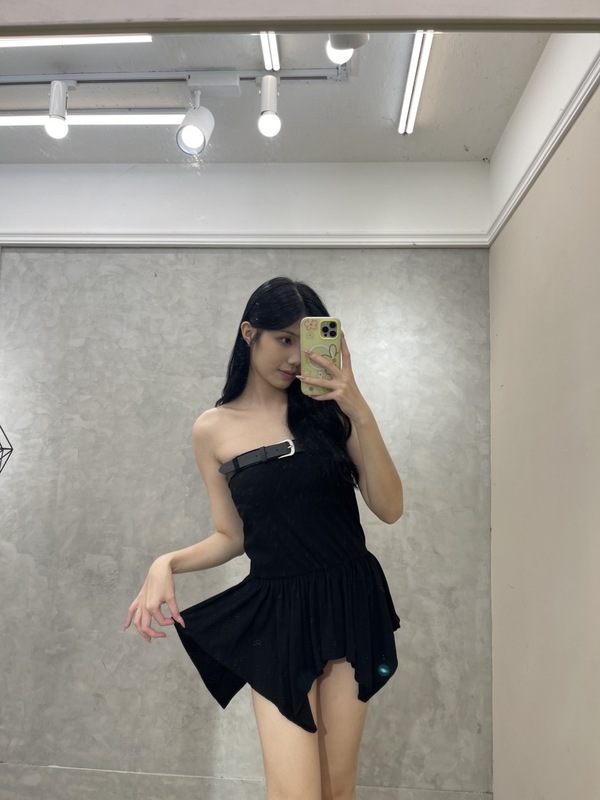 amazing.com.tw ✨【率性皮帶平口不規則洋裝】✨ 甜辣女孩必收款