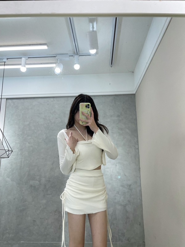 Amazing 韓系極簡抽繩顯瘦裙套裝 側邊抽繩設計是整件的靈魂，可以自由調整裙長與皺褶，