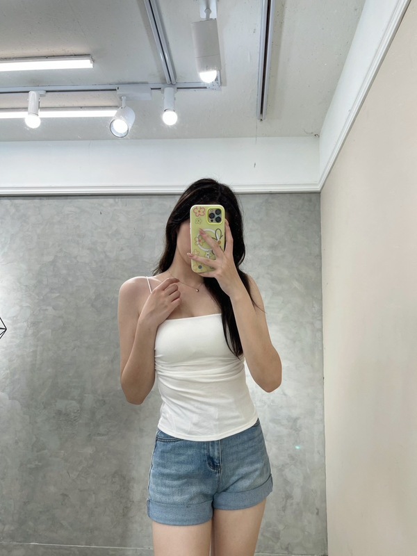 Amazing側邊抽繩修身背心 彈性很好料質柔軟舒服💕💕💕 腰節抓皺超級顯瘦👍🏻👍🏻長短度完全蓋到肚子！遮肚100分😳😳😳😳 Cp值超高的背心 完全可以包色處理