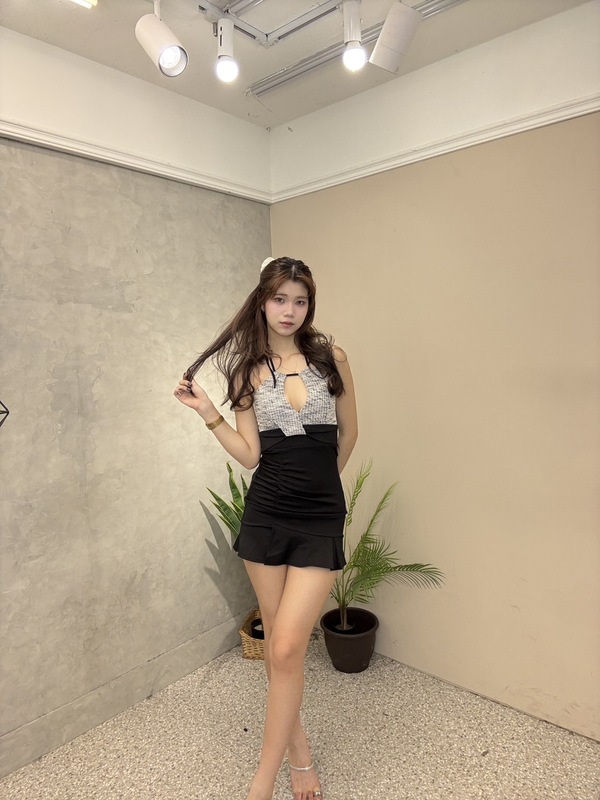 微醺小性感洋裝 灰格拼接設計,優雅中帶點俏皮