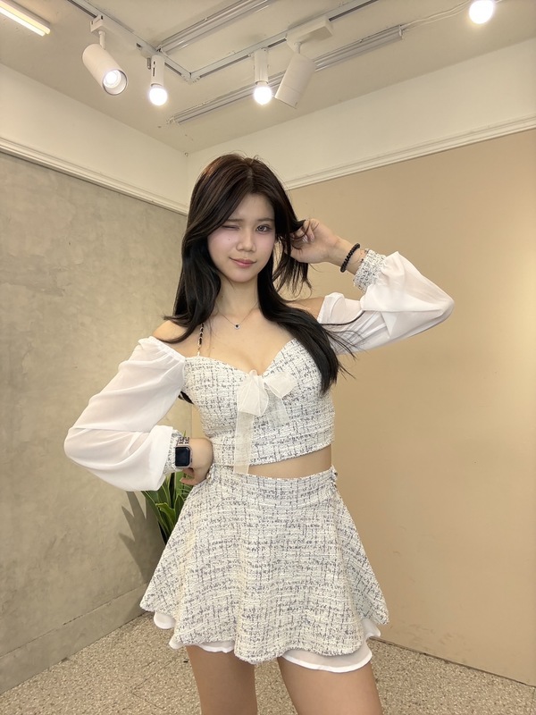 小香造型鏈紗袖上衣 背後大彈力