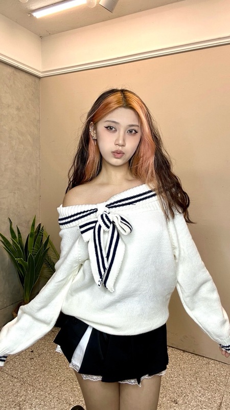 一字領蝴蝶結針織上衣 甜美與小性感剛剛好的一套搭配 ✨