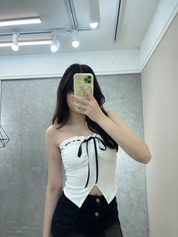 前荷葉邊蝴蝶結綁帶 後彈性下擺傘狀 下開衩平口上衣 有超強胸墊😍😍😍