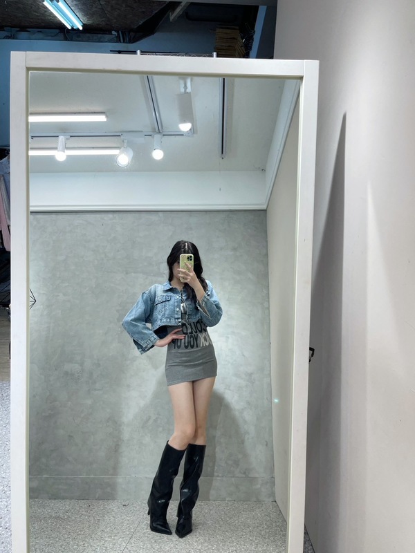 Amazing短版有型牛仔外套 夏天必備的單品❤️❤️❤️ 每年一定要有的牛仔外套 料質柔軟舒服👍🏻上身效果不悶熱💕💕💕