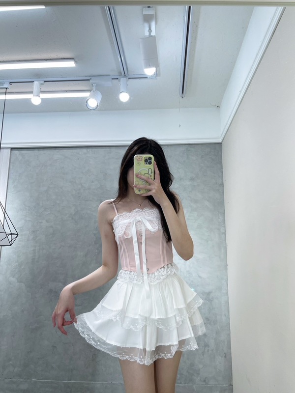 Amazing可愛氣質蕾絲裙套裝  肩帶可以調整鬆緊度💕💕  彈性腰圍任何身形都可以穿👍🏻👍🏻