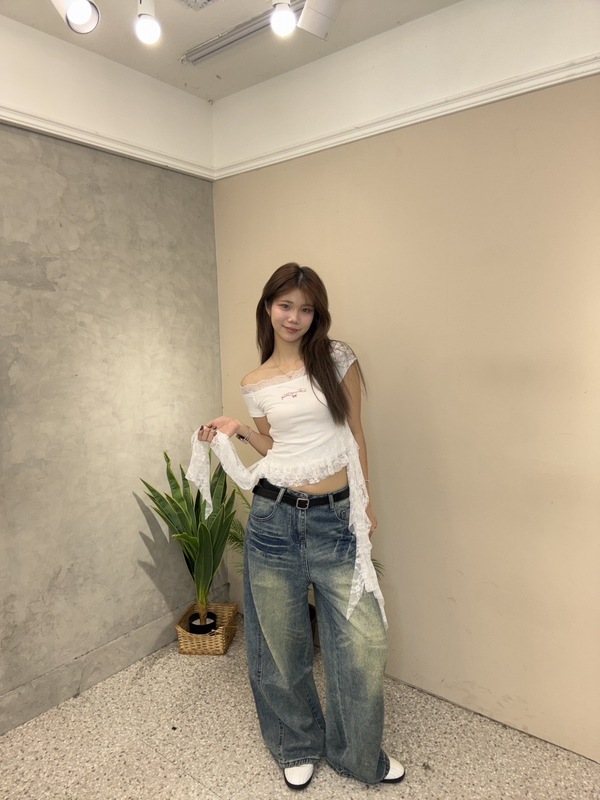 蕾絲個性一字領上衣 下擺蕾絲垂墜感質感好到沒話說