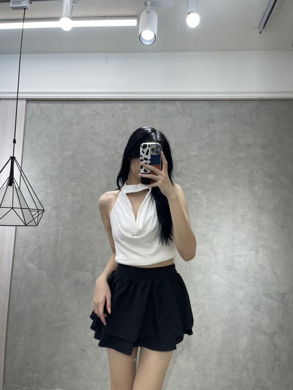 Deja Amazing掛脖垂墜美背上衣 一穿就有高級感，低調卻讓人移不開視線♡